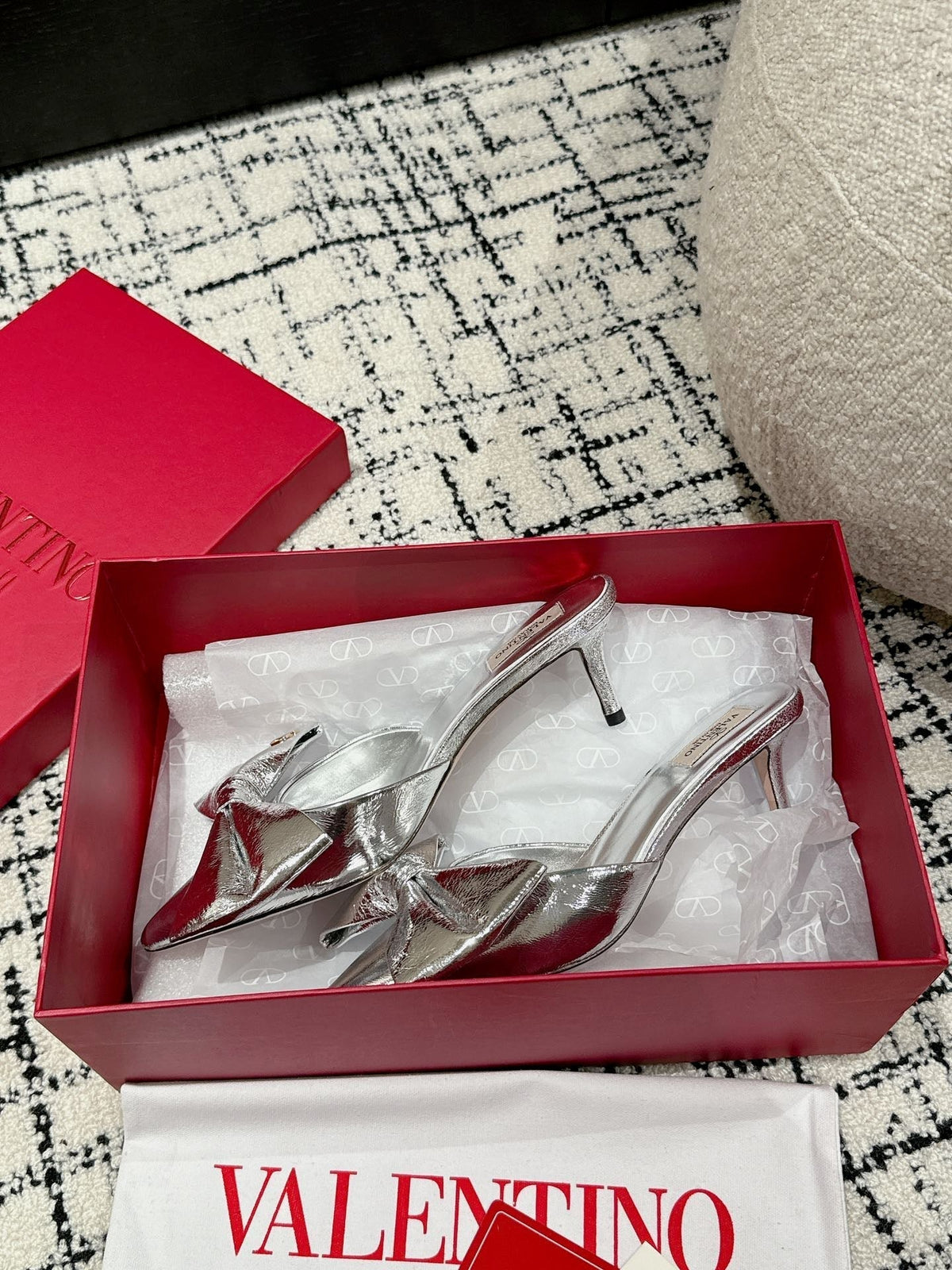 HIGH MULE IN SILVER LAMBSKIN