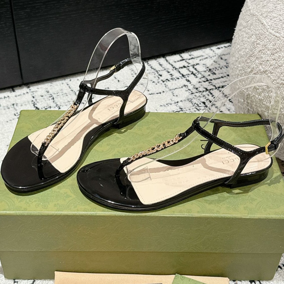 THONG SANDAL IN BLACK CALFSKIN WITH GOLD HARDWARE