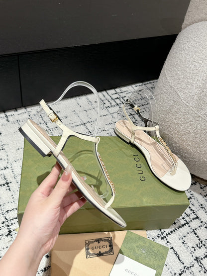 THONG SANDAL IN WHITE CALFSKIN WITH GOLD HARDWARE