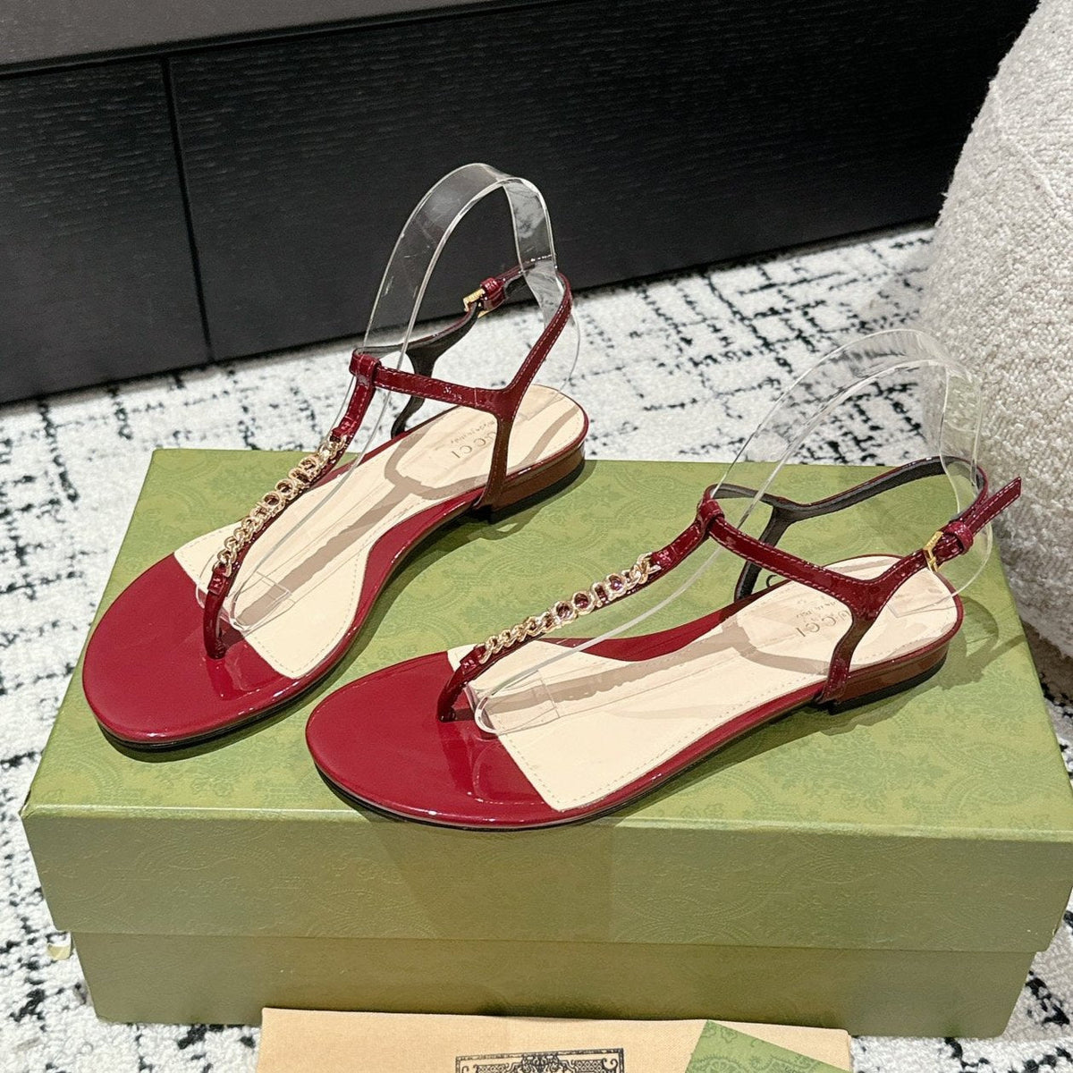 THONG SANDAL IN CRIMSON RED CALFSKIN WITH GOLD HARDWARE