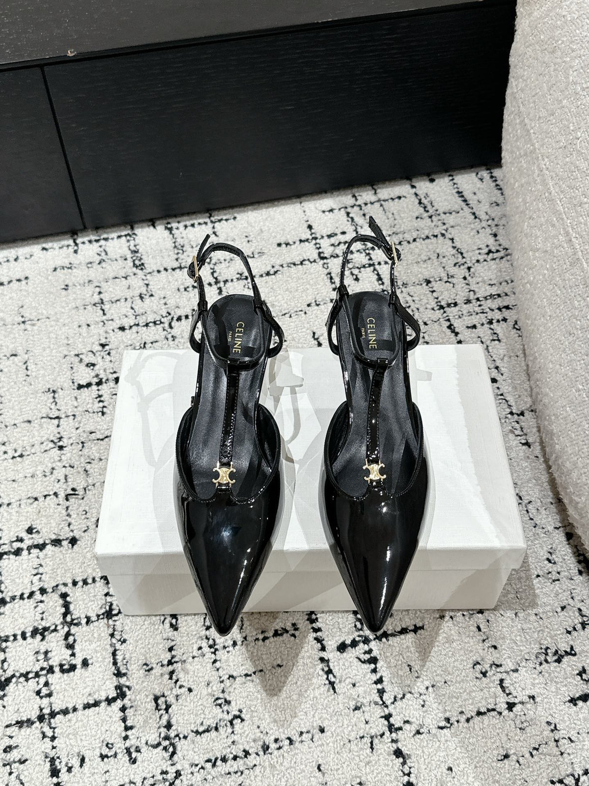 KITTEN T-BAR STRAP PUMP 5 CM IN BLACK PATENT CALFSKIN