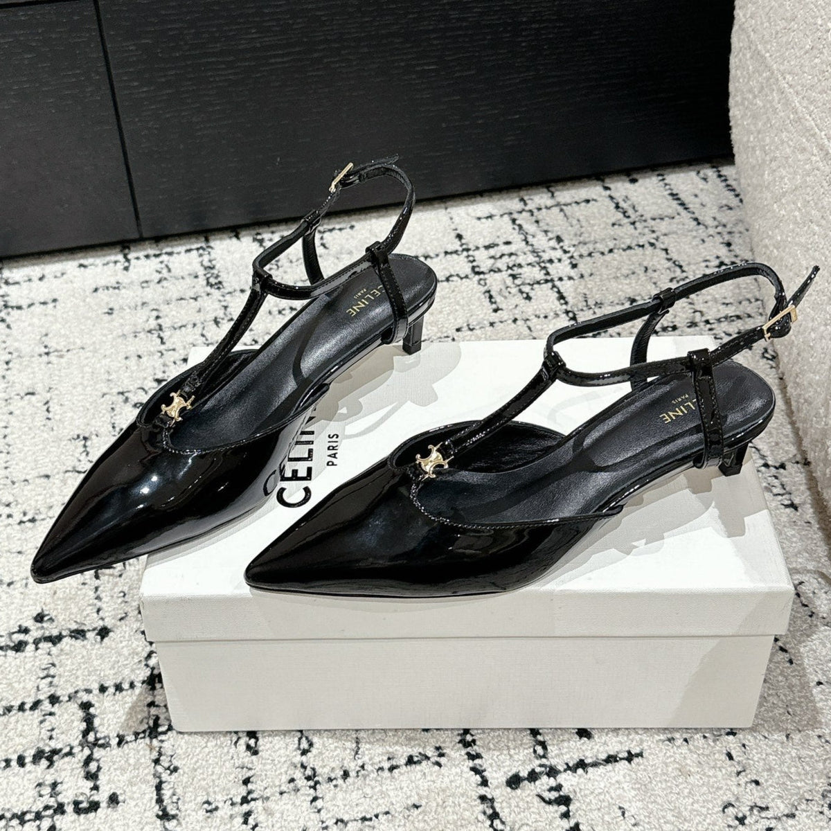 KITTEN T-BAR STRAP PUMP 5 CM IN BLACK PATENT CALFSKIN