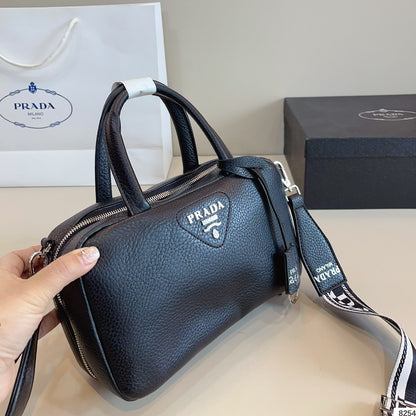 CLASSIC BOSTON BAG 25 IN BLACK GRAINED CALFSKIN