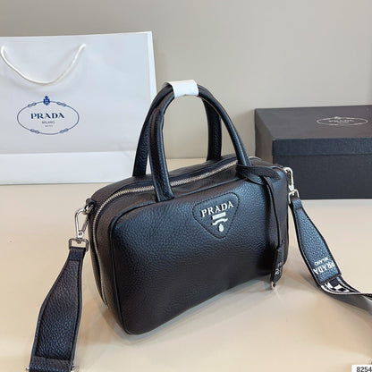 CLASSIC BOSTON BAG 25 IN BLACK GRAINED CALFSKIN