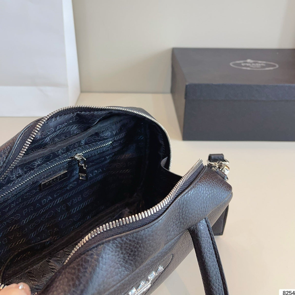 CLASSIC BOSTON BAG 25 IN BLACK GRAINED CALFSKIN