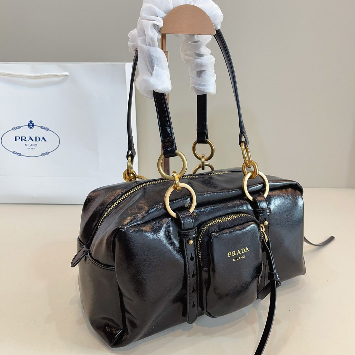 DANGLE TOP HANDLE BAG 30 IN BLACK PATENT CALFSKIN