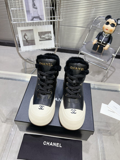 MARTIN BOOTS IN BLACK CALFSKIN AND LAMB FUR LINING