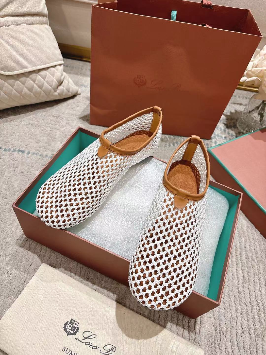 FLAT SHOES IN WHITE MESH FABRIC