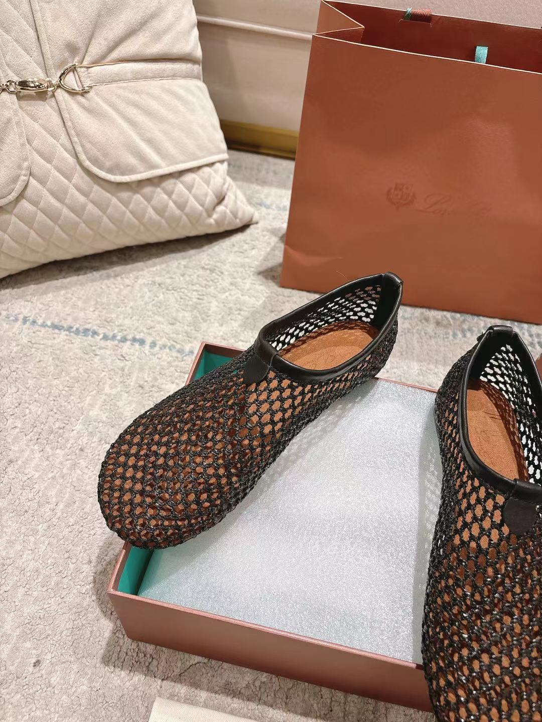FLAT SHOES IN BLACK MESH FABRIC
