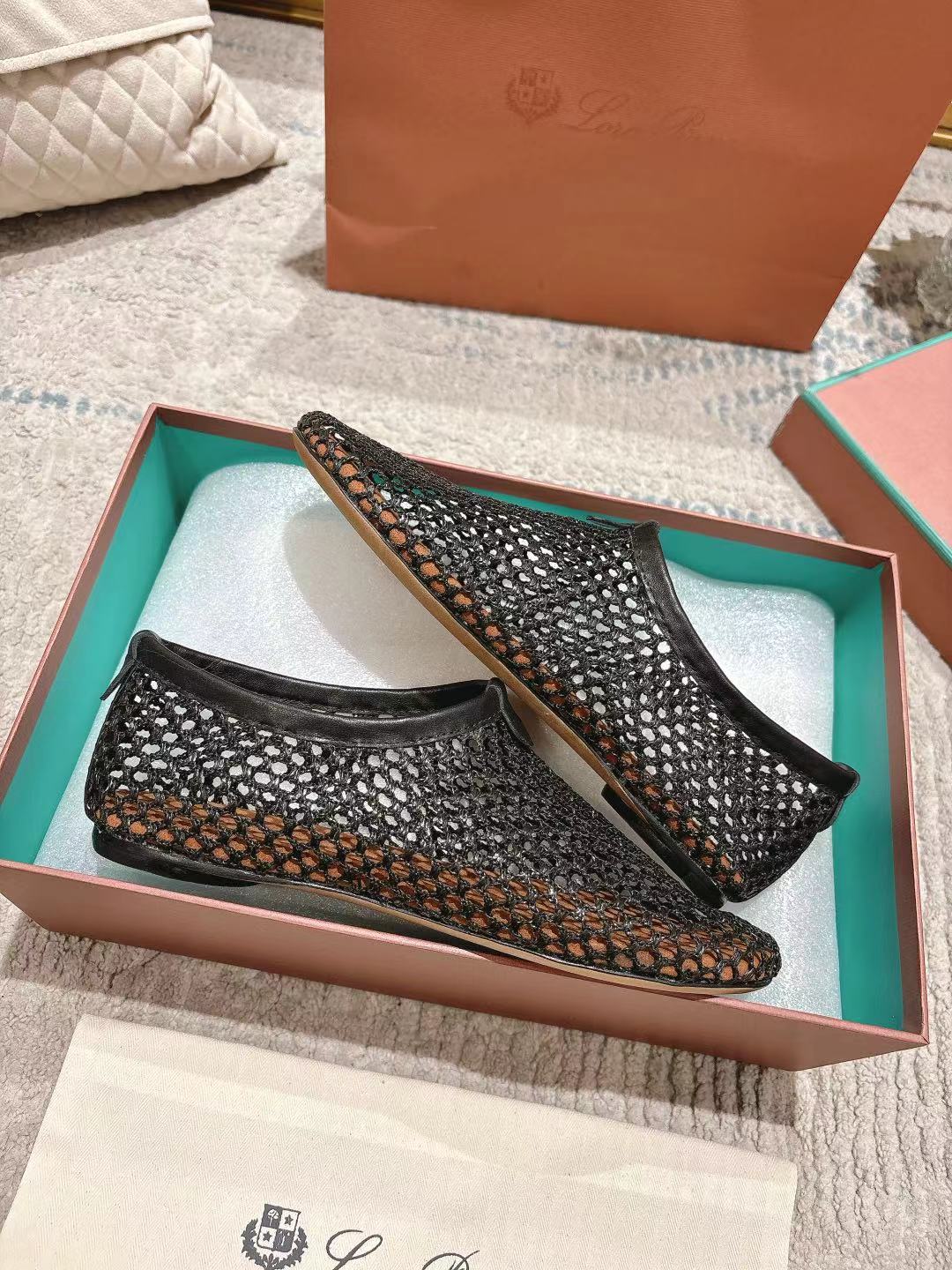 FLAT SHOES IN BLACK MESH FABRIC