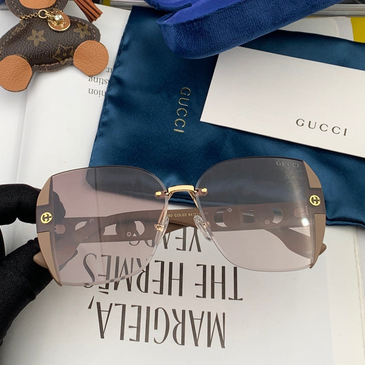 EMBOSSED LOGO SQUARE FRAME SUNGLASSES G0296 IN ACETATE AND METAL