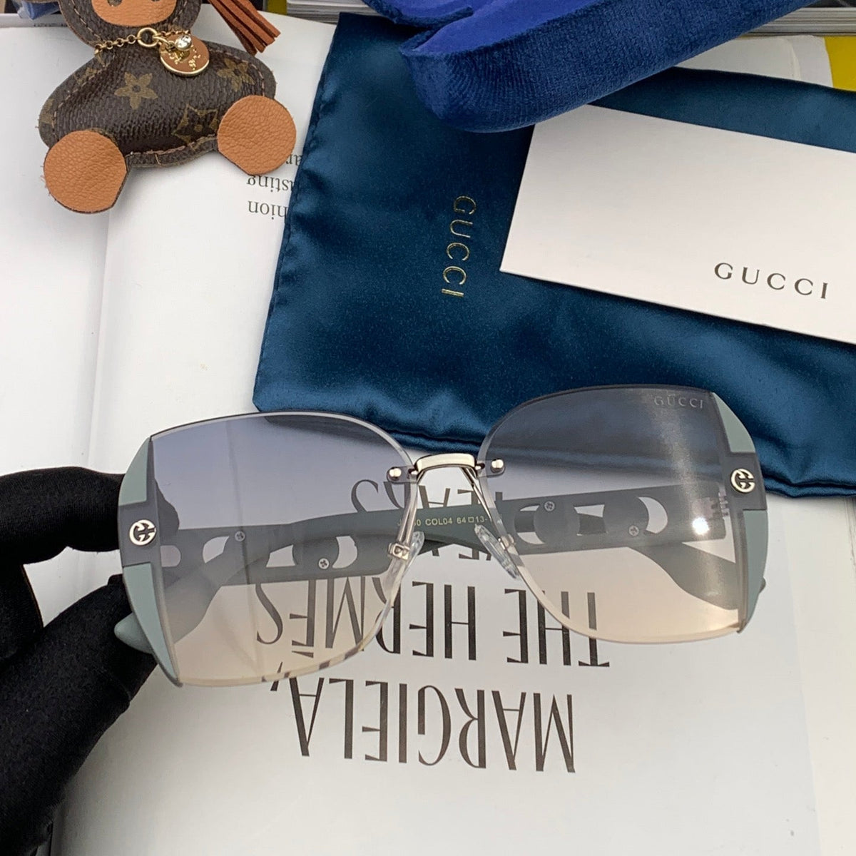 EMBOSSED LOGO SQUARE FRAME SUNGLASSES G0296 IN ACETATE AND METAL