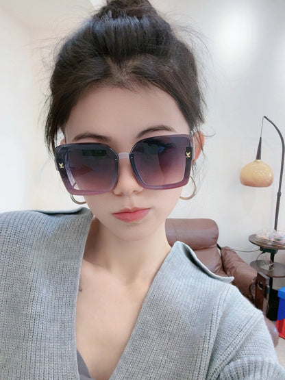 SQUARE SUNGLASSES L5221 IN CLEAR ACETATE GREY SMOKE LENSES