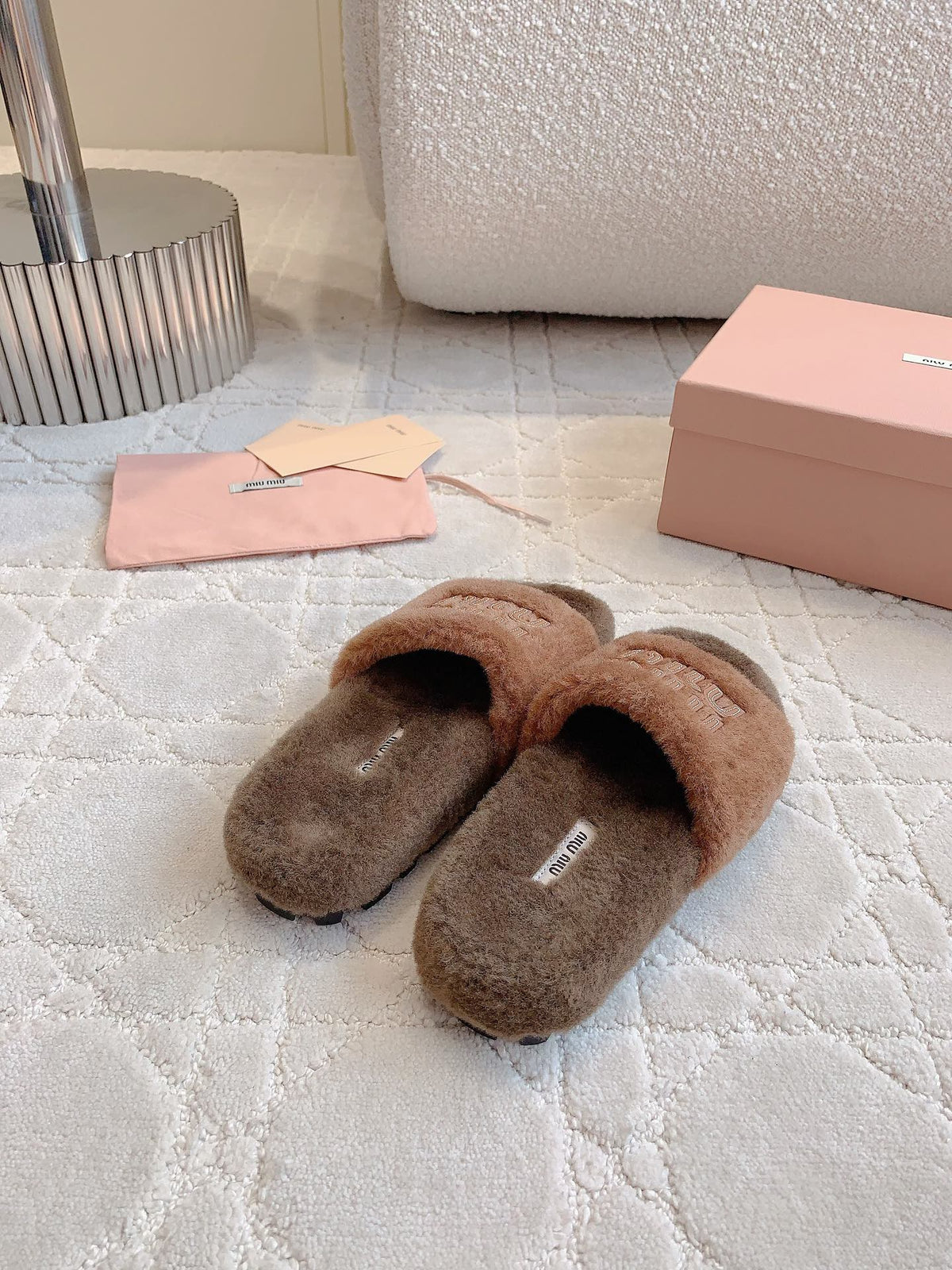 RABBIT FUR SLIPPERS BROWN WITH EMBROIDED LOGO
