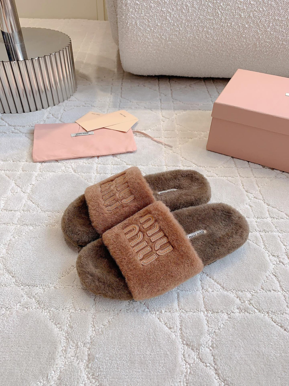RABBIT FUR SLIPPERS BROWN WITH EMBROIDED LOGO