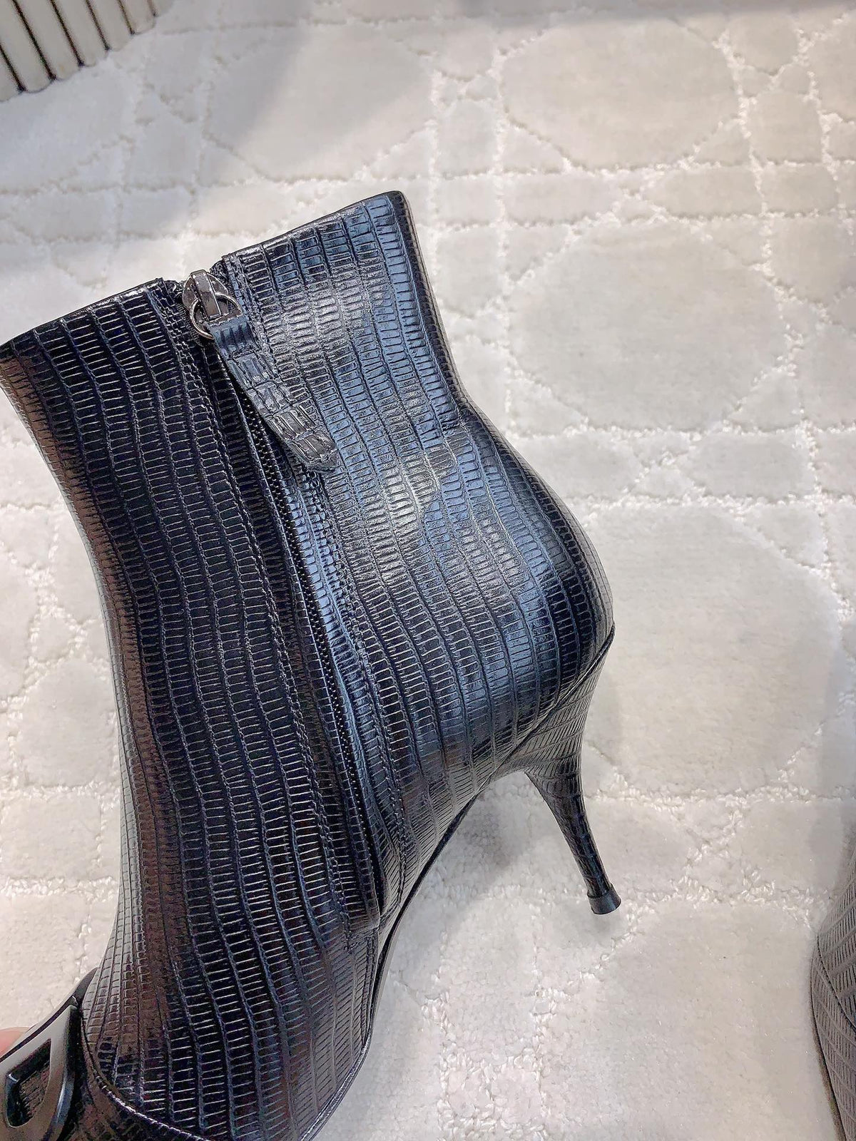 POINTED-TOE HIGH HEEL BOOTS IN BLACK LIZARD EMBOSSED CALFSKIN