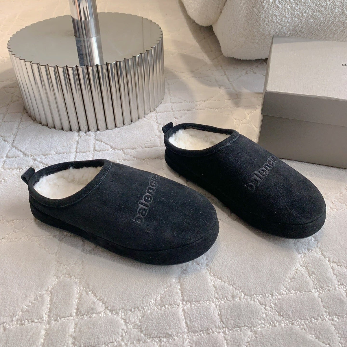 ALASKA SLIPPER IN BLACK SUEDE