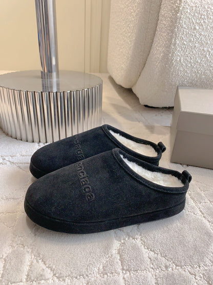 ALASKA SLIPPER IN BLACK SUEDE