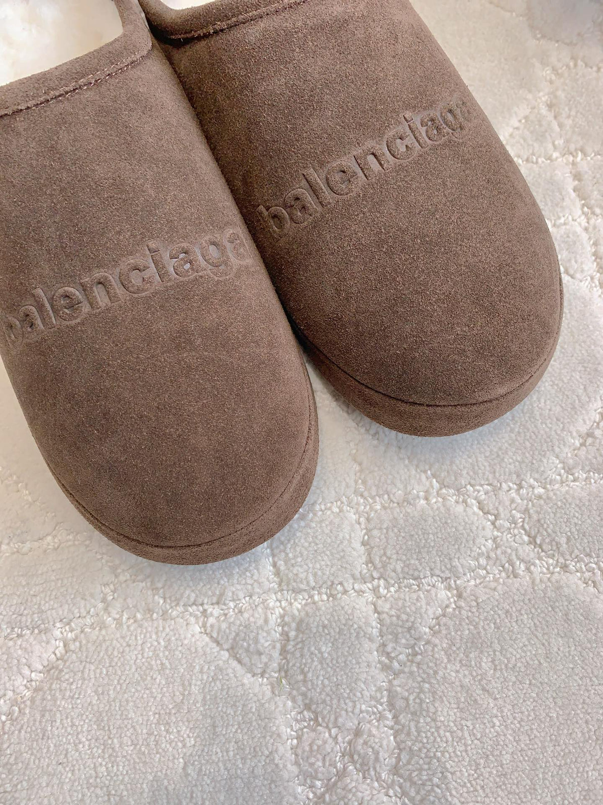 ALASKA SLIPPER IN CHOCOLATE SUEDE