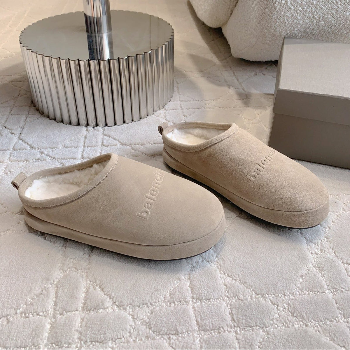 ALASKA SLIPPER IN BEIGE SUEDE