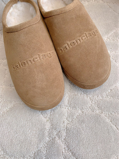 ALASKA SLIPPER IN CAMEL BROWN SUEDE