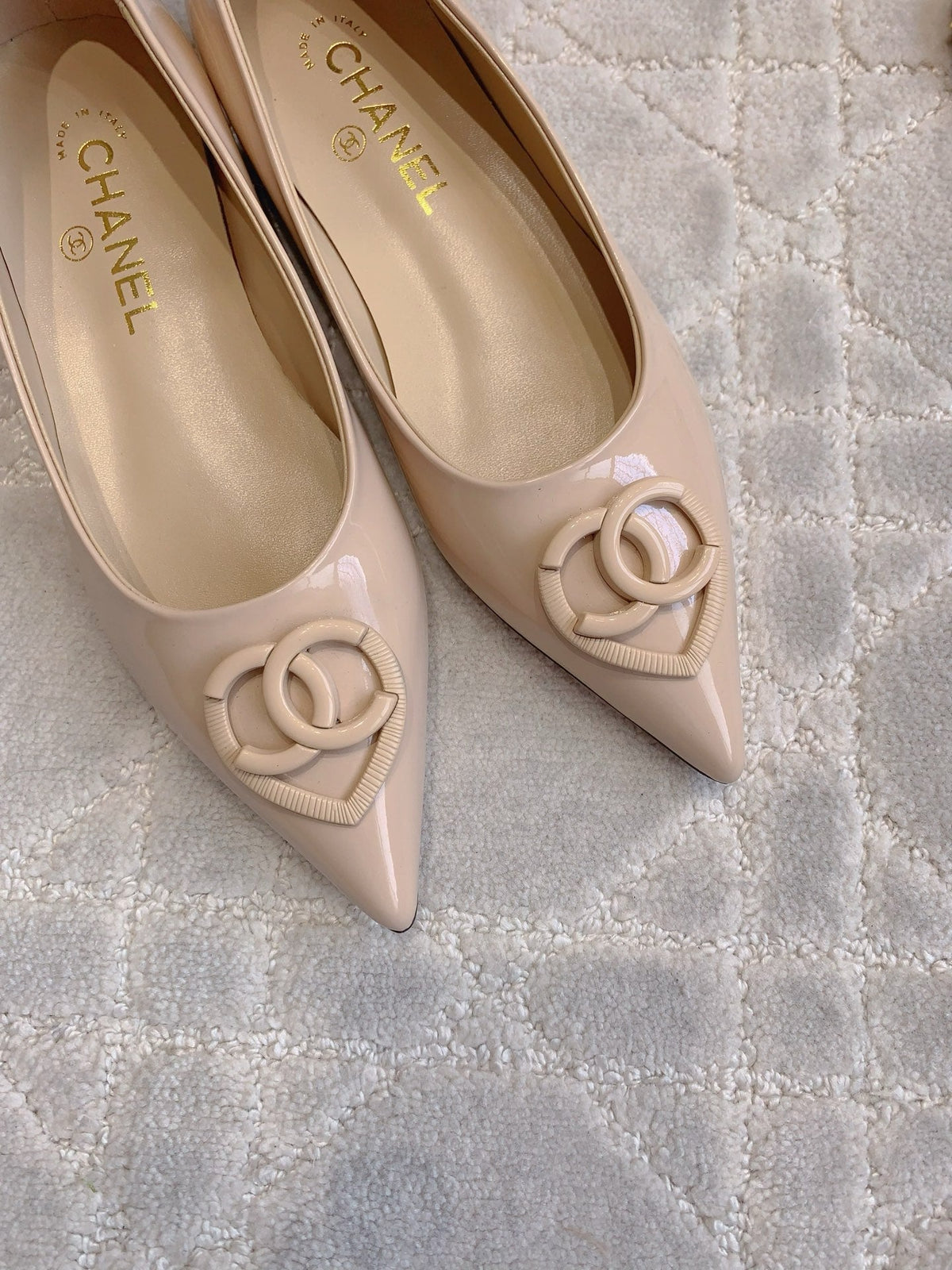 FLAT PUMP 2 CM IN BEIGE CREAM PATENT CALFSKIN