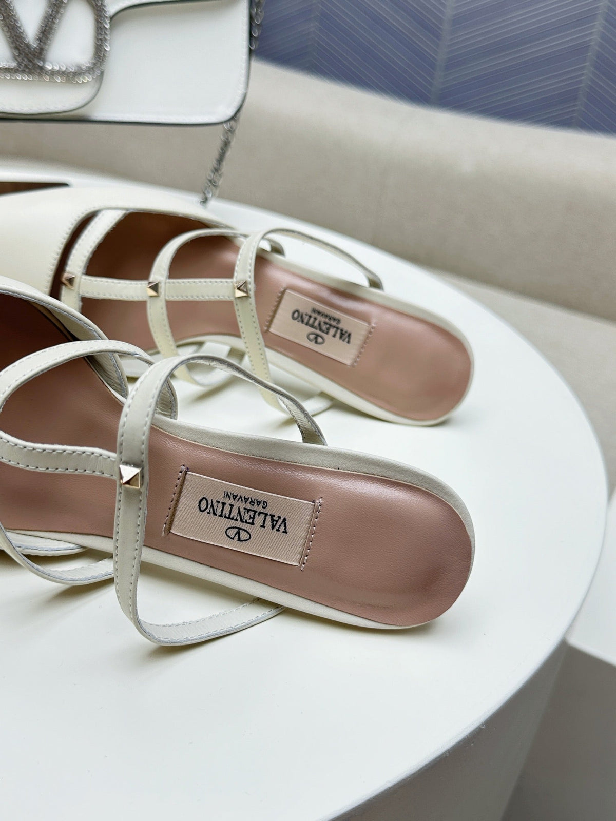 ROCKSTUD WISPY WHITE CALFSKIN MULE 60MM