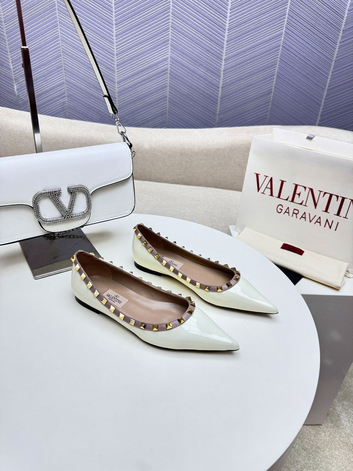 ROCKSTUD FLAT PUMP IN WHITE CALFSKIN