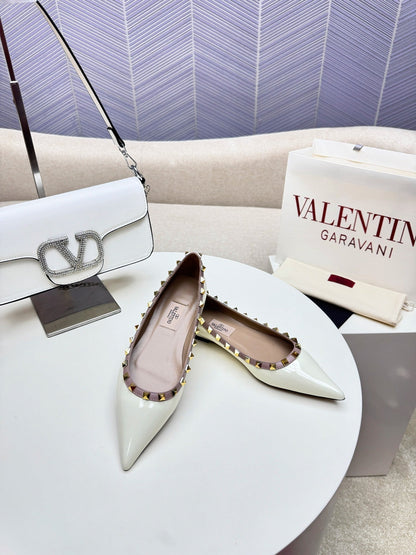 ROCKSTUD FLAT PUMP IN WHITE CALFSKIN