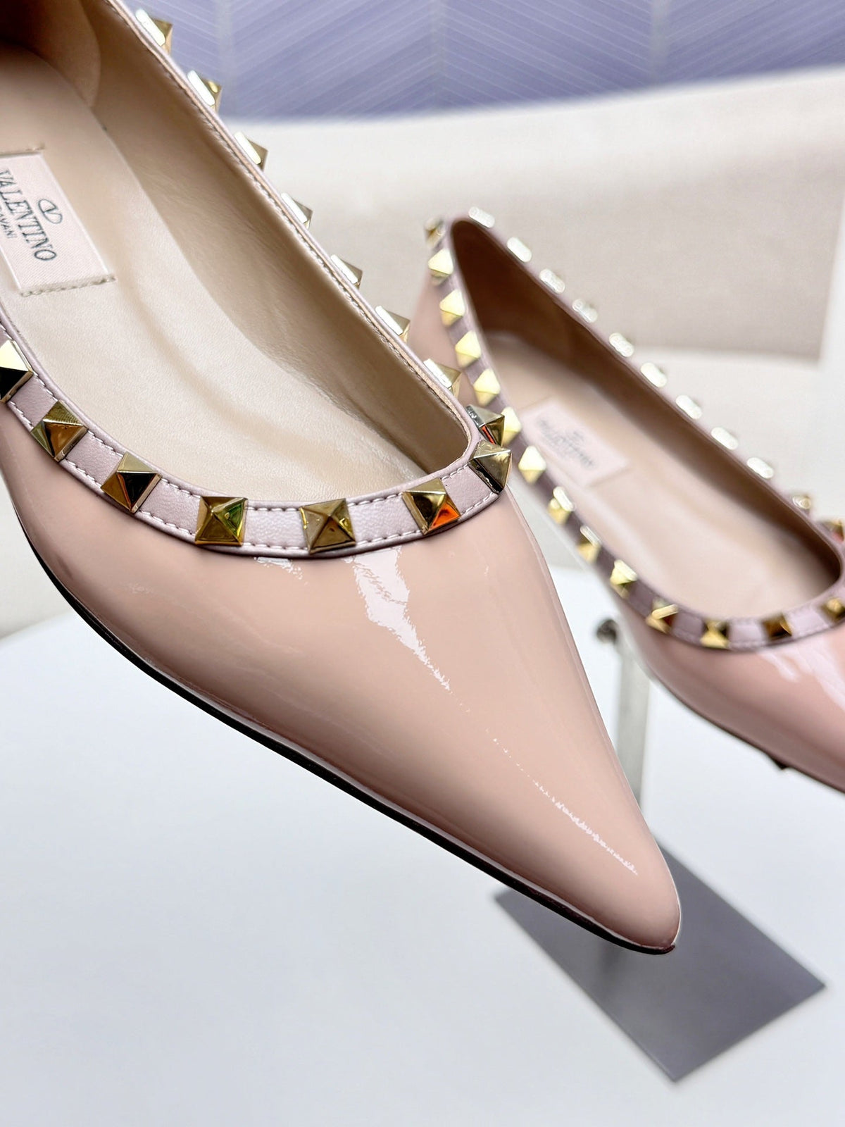 ROCKSTUD FLAT PUMP IN NUDE TAN CALFSKIN