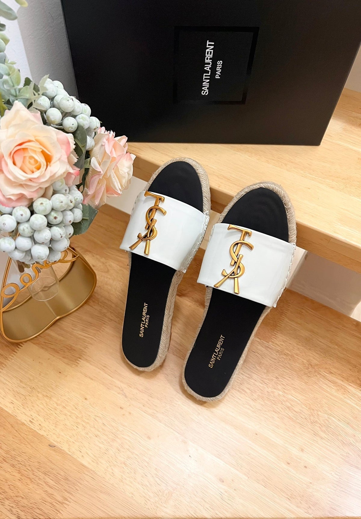 SL YVES LOGO SLIPPER BLACK AND WHITE CALFSKIN