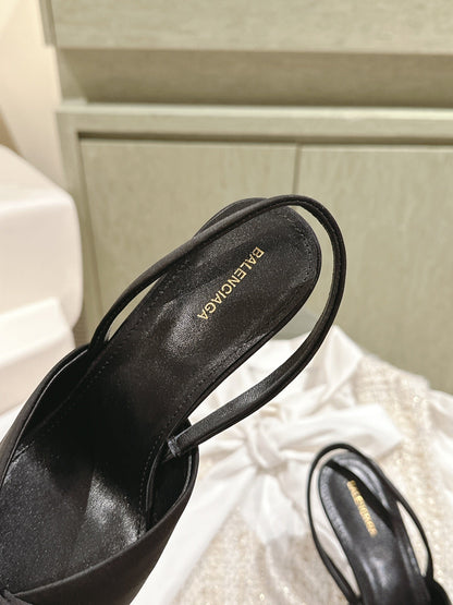 POINTED HIGH SLINGBLACK WITH BOW IN BLACK SILK