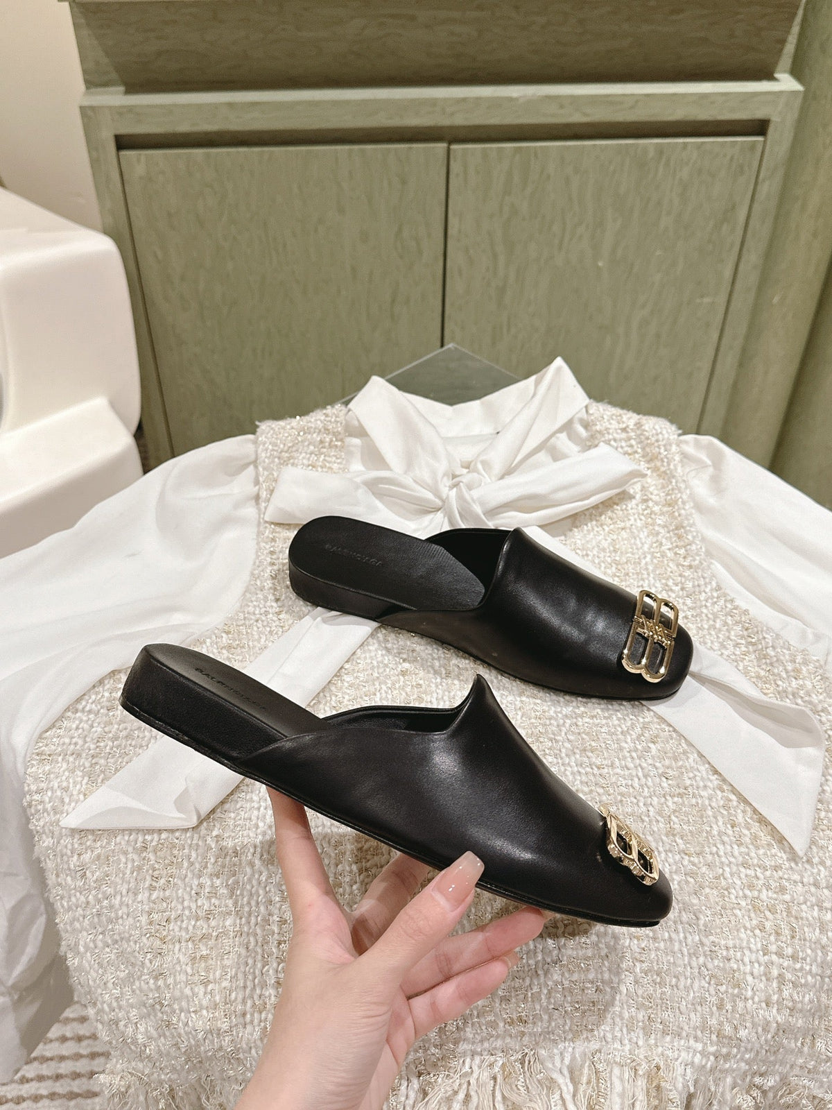 BLACK SHINY LAMBSKIN SQUARE TOE FLAT MULES GOLD BUCKLE