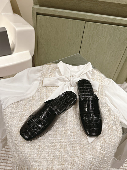 FLAT MULES IN BLACK CROCODILE EMBOSSED GLOSSY CALFSKIN