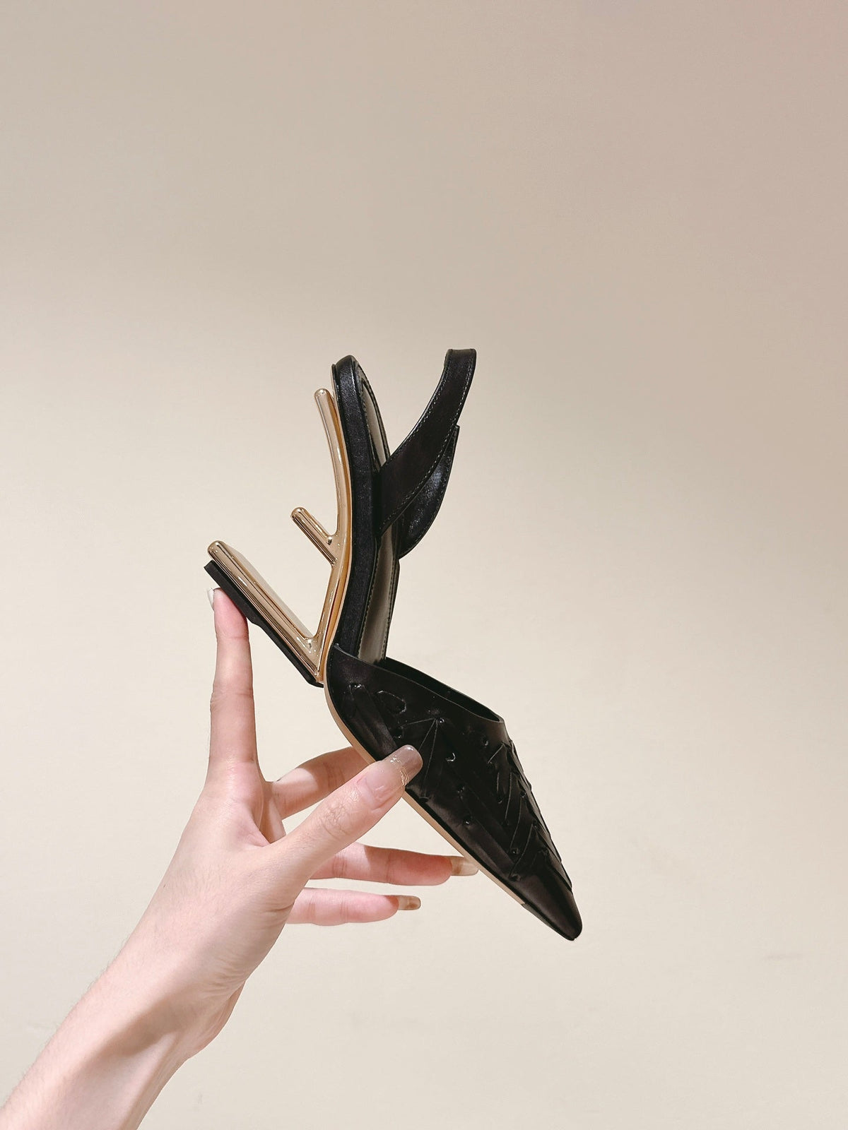FENDI FIRST HIGH-HEELED SLINGBACK 85 MM IN BLACK LAMBSKIN GOLD HARDWARE
