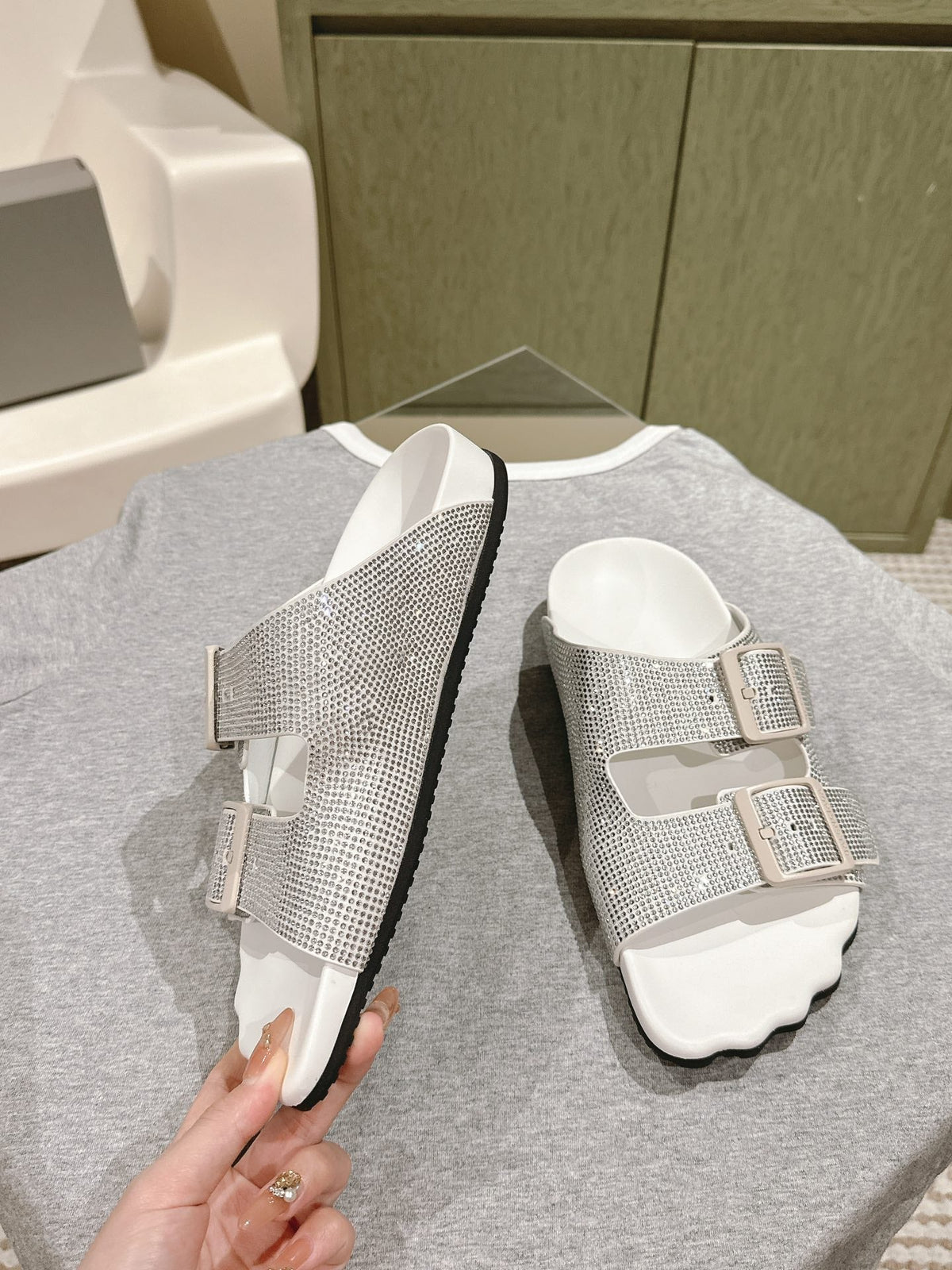 BIRKENSTOCK SLIPPERS ATTACHED RHINESTONES IN WHITE CALFSKIN