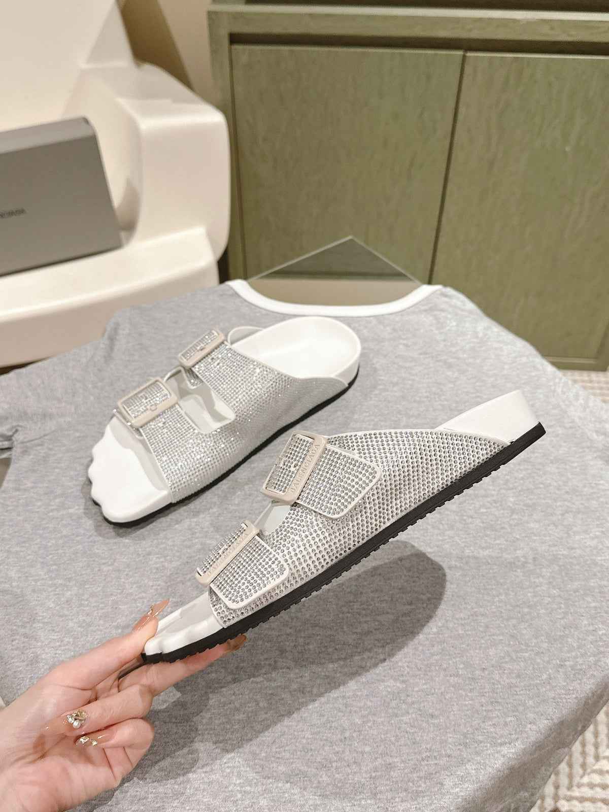 BIRKENSTOCK SLIPPERS ATTACHED RHINESTONES IN WHITE CALFSKIN