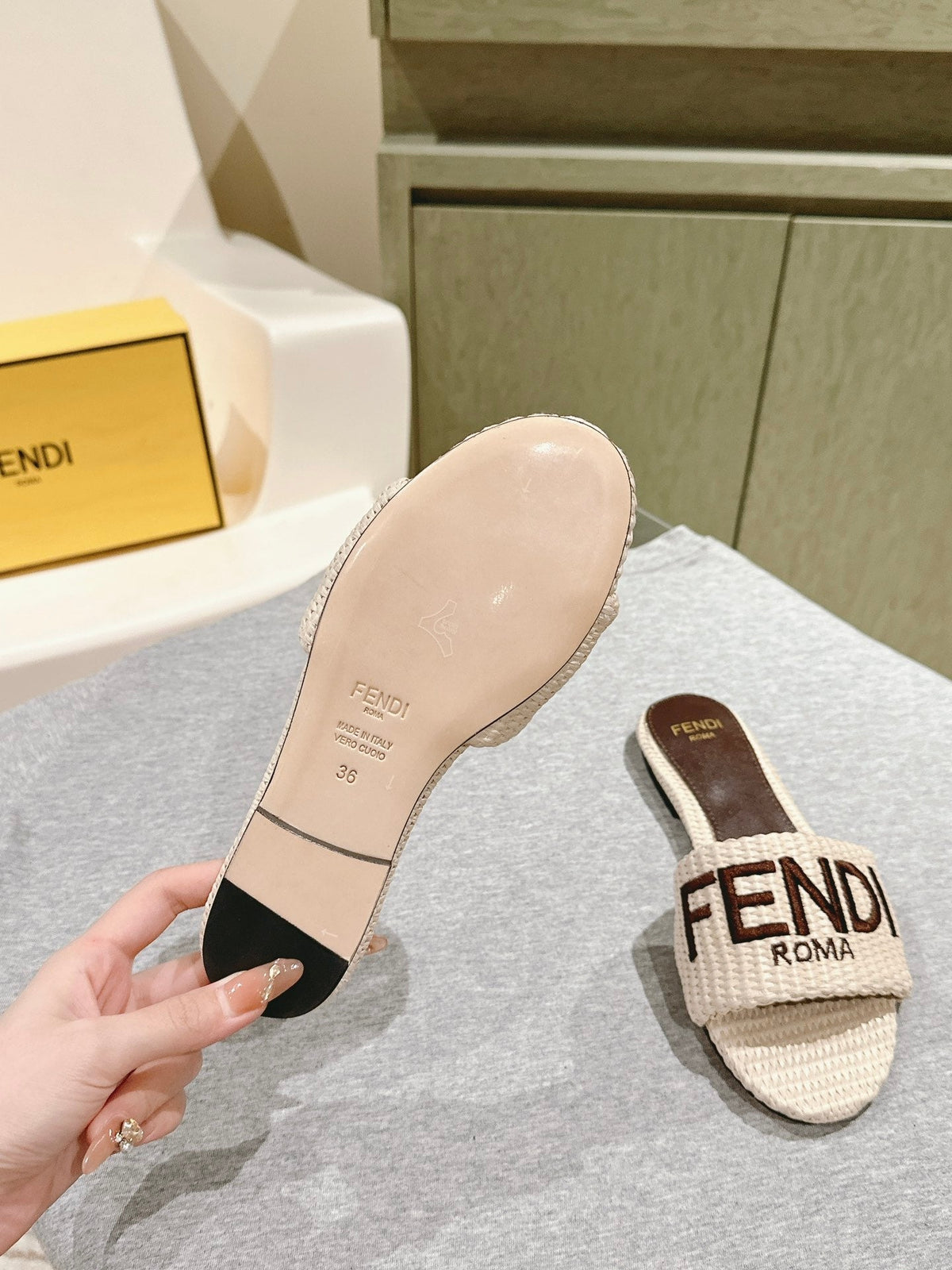 FENDI SIGNATURE MULE SLIDES IN WHITE FIBRE WITH BROWN EMBROIDERED LOGO