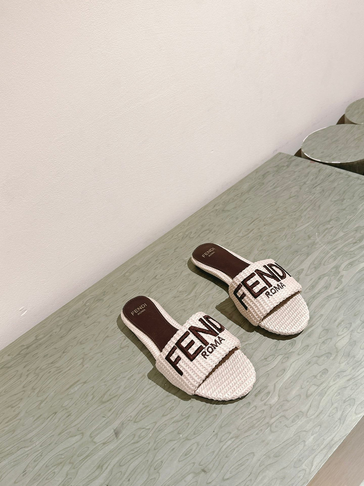 FENDI SIGNATURE MULE SLIDES IN WHITE FIBRE WITH BROWN EMBROIDERED LOGO