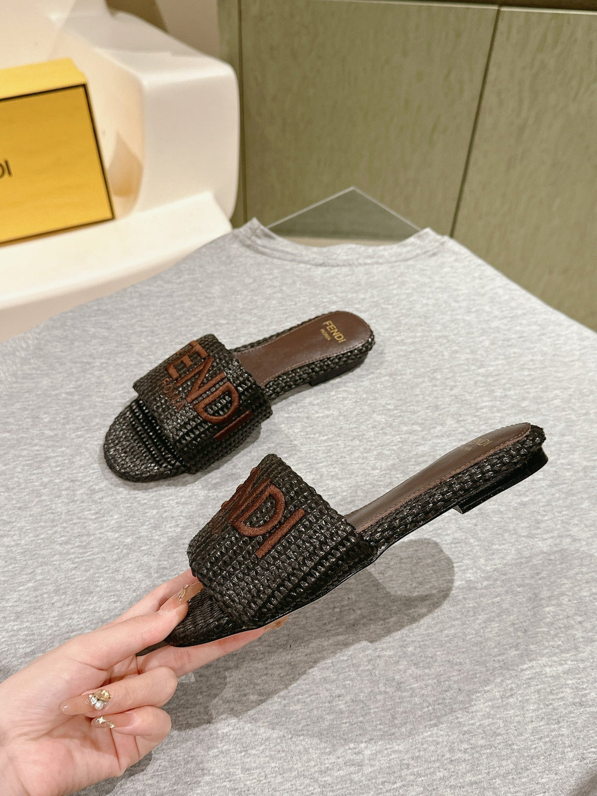 FENDI SIGNATURE MULE SLIDES IN DARK BROWN FIBRE