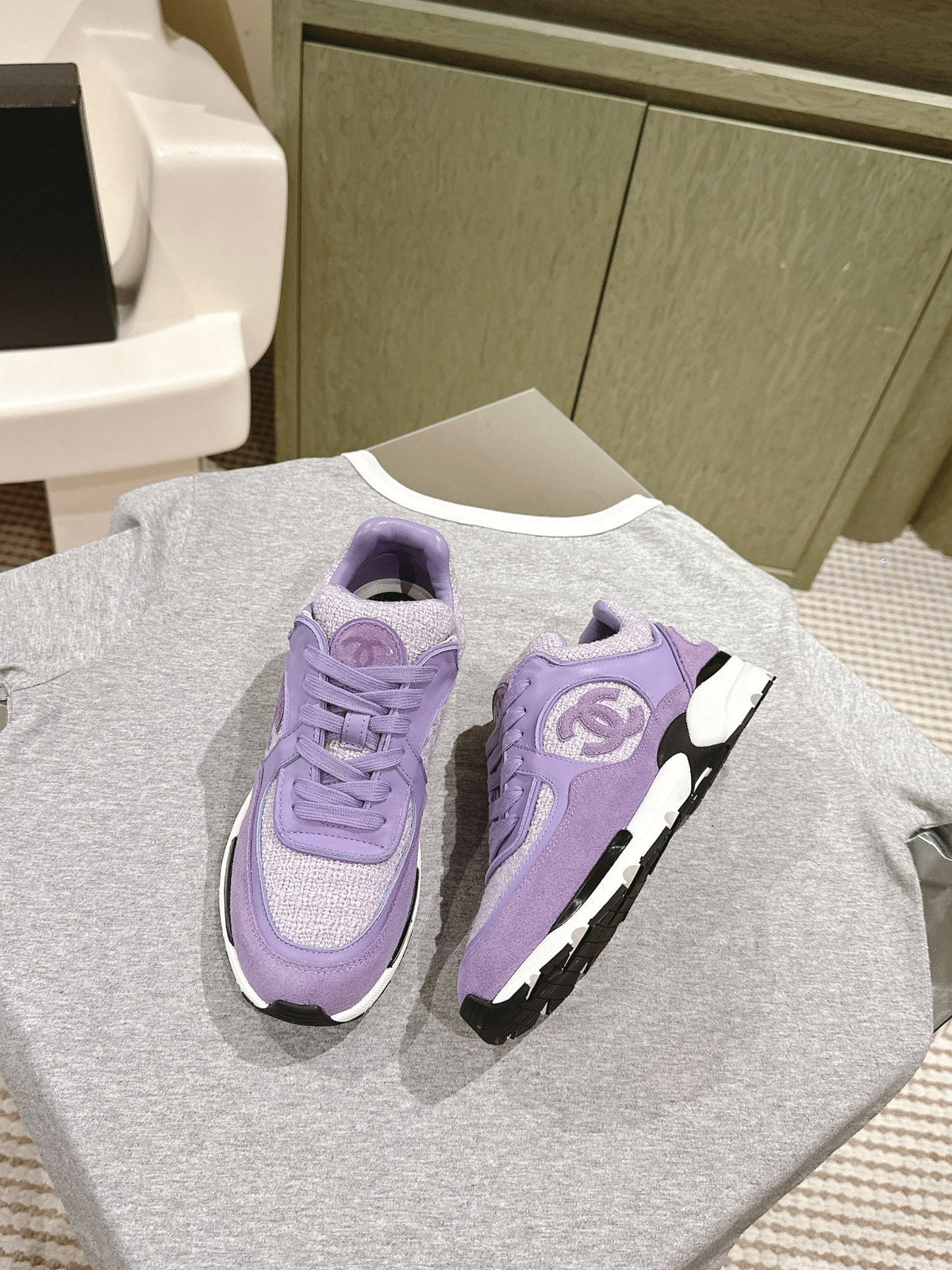 TRAINERS IN LIGHT PURPLE SUEDE AND CALFSKIN