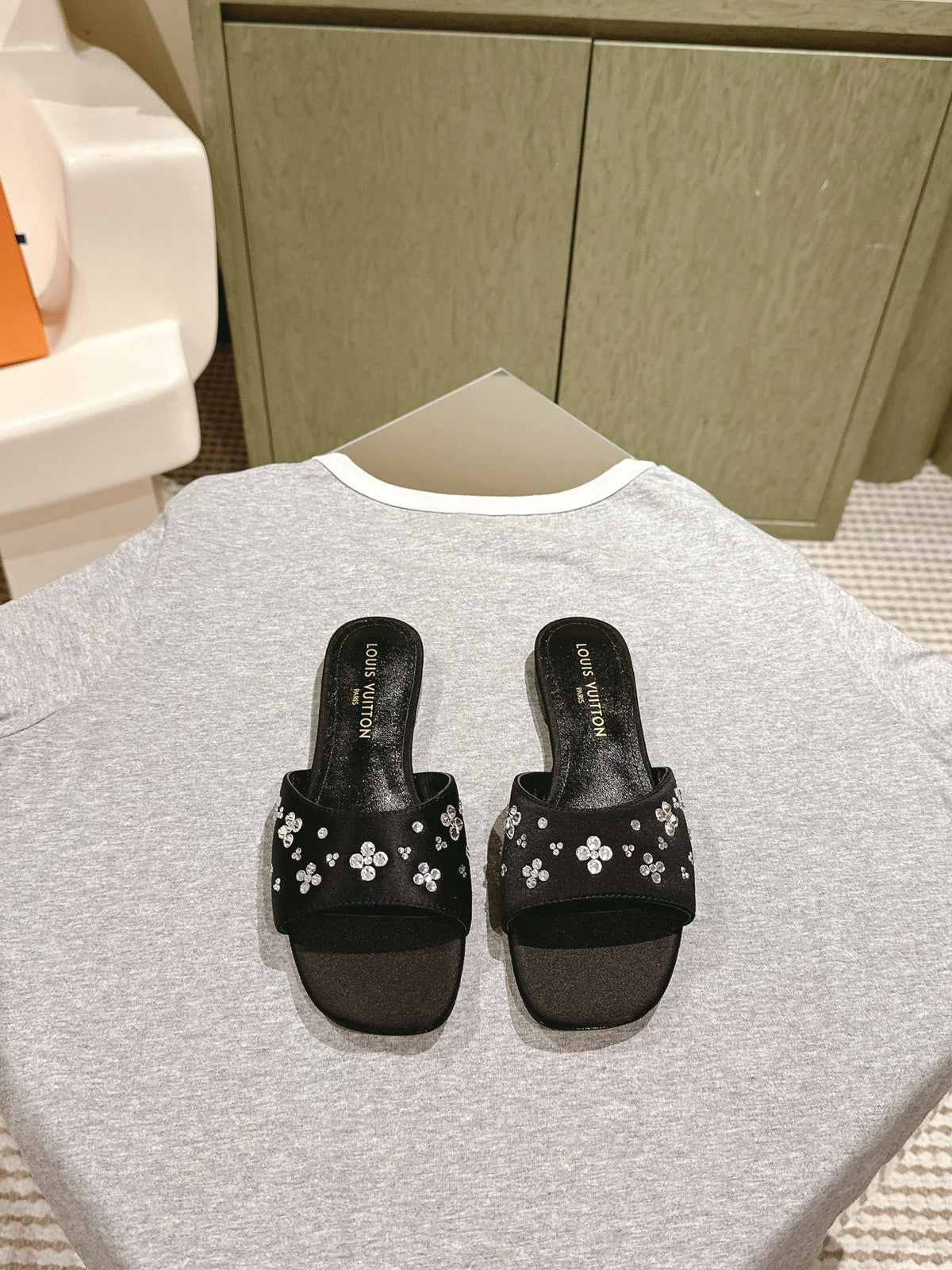 LV WOMEN FLAT MULE IN BLACK SATIN WITH RHINESTONE