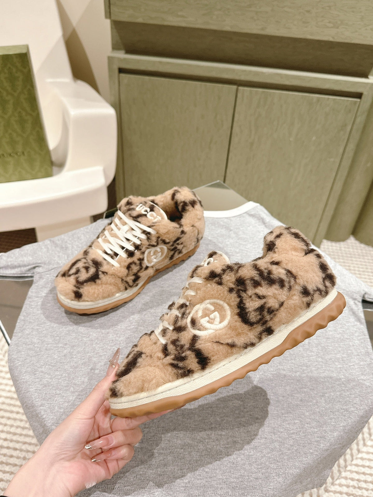 GG INTERLOCKING G SNEAKER IN BEIGE WOOL