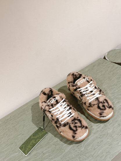 GG INTERLOCKING G SNEAKER IN BEIGE WOOL