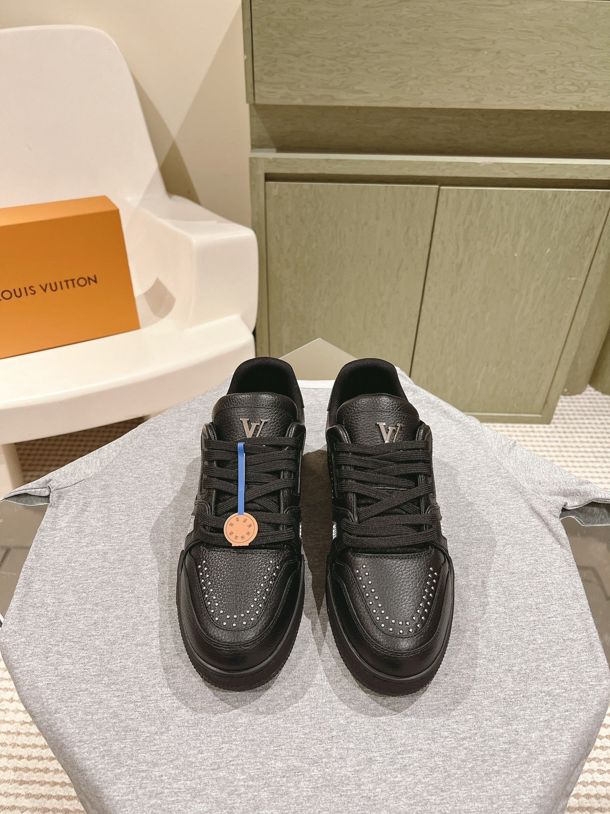 LV TRAINER SNEAKER IN BLACK CALFSKIN