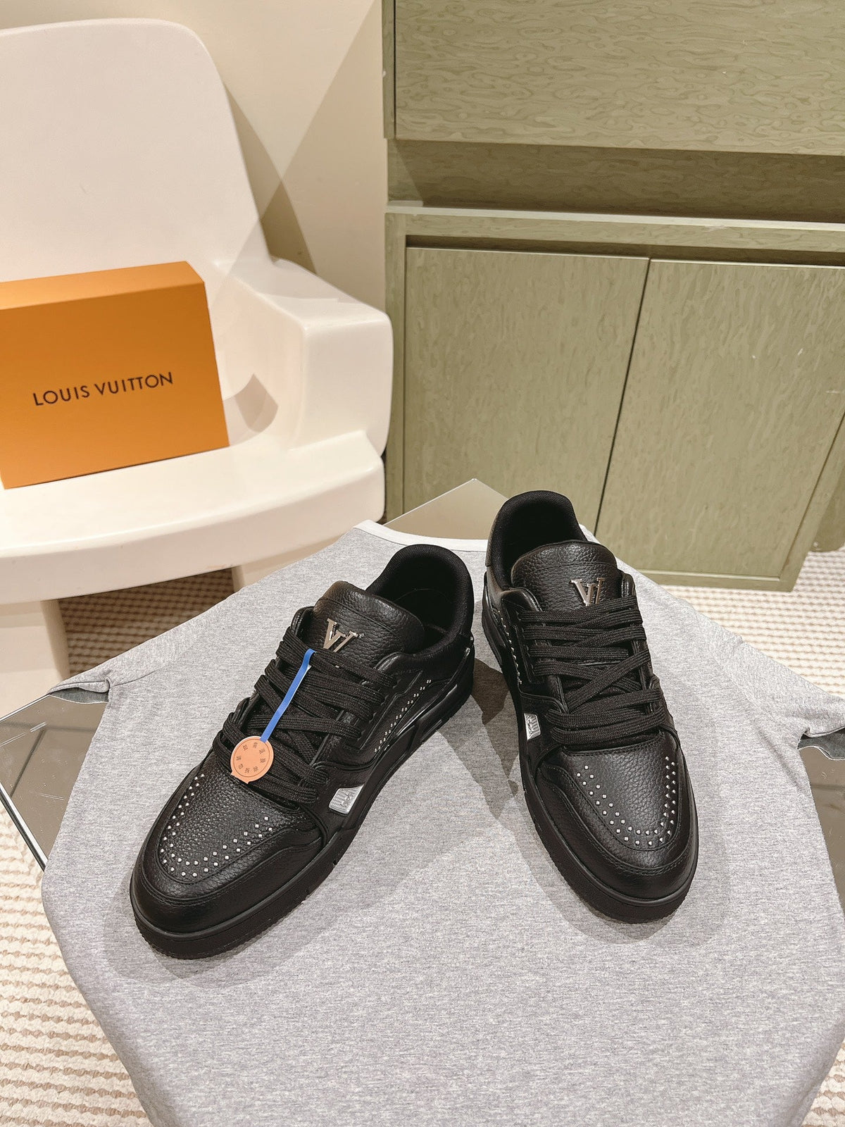 LV TRAINER SNEAKER IN BLACK CALFSKIN