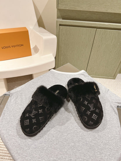 COSY FLAT COMFORT CLOG IN BLACK MONOGRAM LAMB WOOL AND MINK FUR