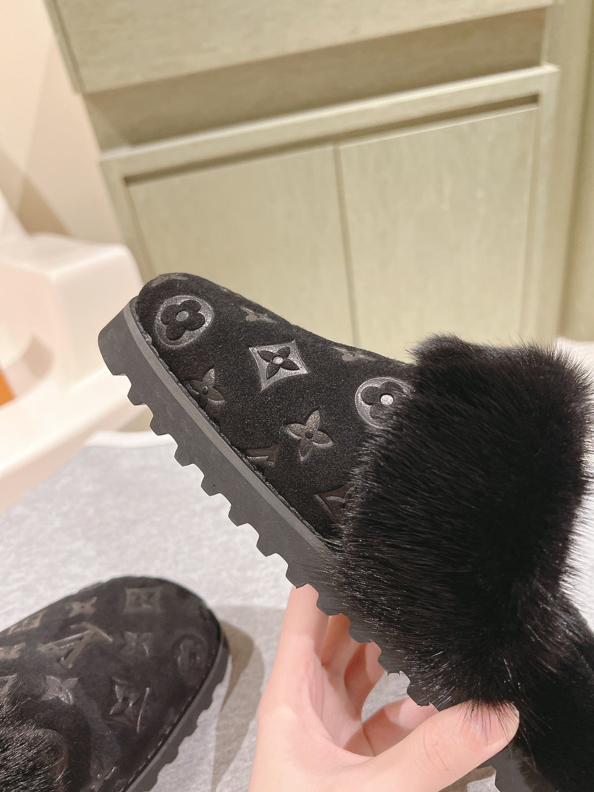 COSY FLAT COMFORT CLOG IN BLACK MONOGRAM LAMB WOOL AND MINK FUR