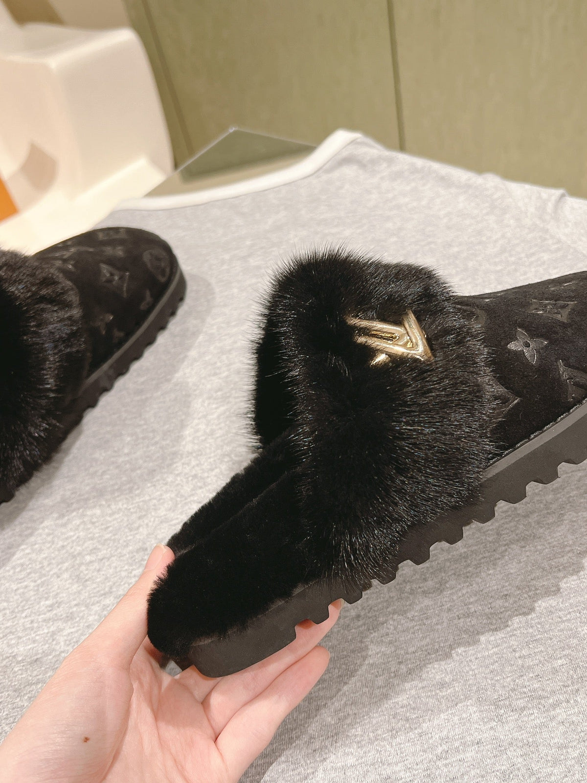COSY FLAT COMFORT CLOG IN BLACK MONOGRAM LAMB WOOL AND MINK FUR