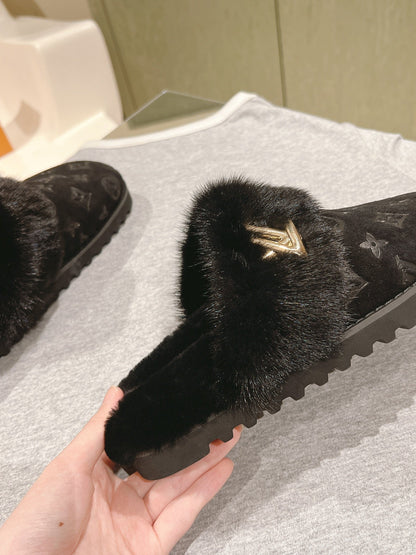 COSY FLAT COMFORT CLOG IN BLACK MONOGRAM LAMB WOOL AND MINK FUR